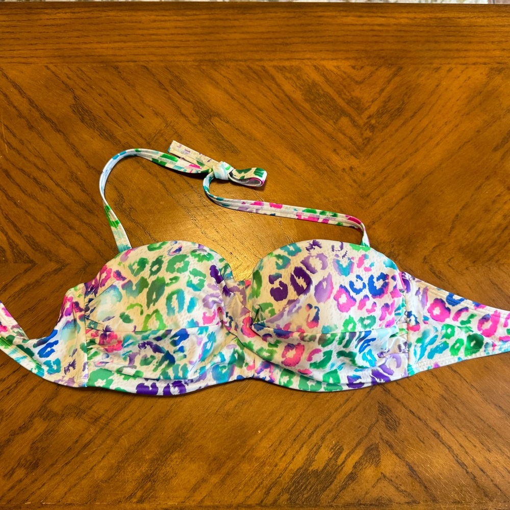 Victoria’s Secret swim top 38C